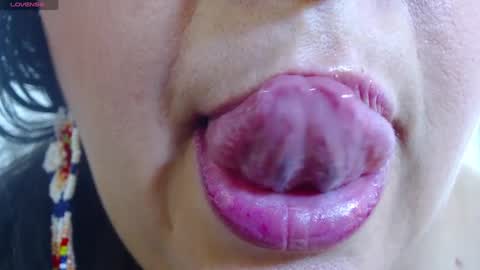 Snapshot of kerly_doll chatting on 02/05/25, 07:53 K E R L Y online show from 02/05/25, 07:53
