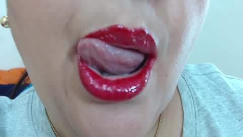 Snapshot of kerly_doll chatting on 02/13/25, 11:15 K E R L Y online show from 02/13/25, 11:15