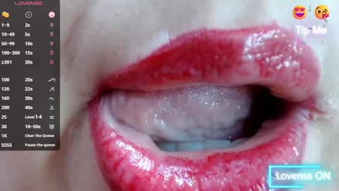 Snapshot of kerly_doll chatting on 02/26/25, 04:14 K E R L Y online show from 02/26/25, 04:14