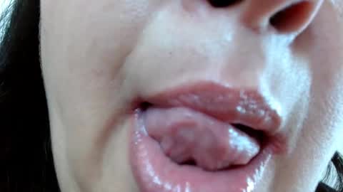 Snapshot of kerly_doll chatting on 03/01/25, 01:22 K E R L Y online show from 03/01/25, 01:22