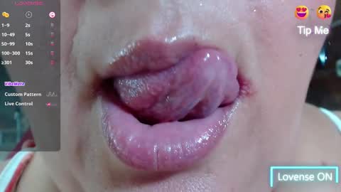 Snapshot of kerly_doll chatting on 03/01/25, 10:10 K E R L Y online show from 03/01/25, 10:10