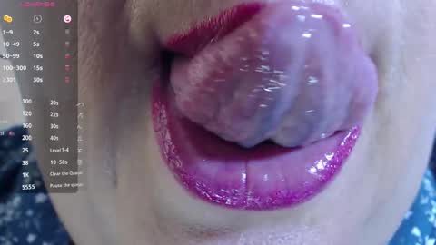 Snapshot of kerly_doll chatting on 03/08/25, 01:06 K E R L Y online show from 03/08/25, 01:06