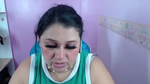 Snapshot of kerly_doll chatting on 02/05/26, 12:21 K E R L Y online show from 02/05/26, 12:21