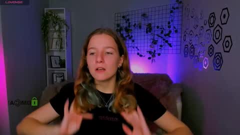 Snapshot of kerry_derry chatting on 10/13/25, 11:21 kara online show from 10/13/25, 11:21