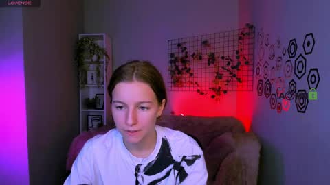 Snapshot of kerry_derry chatting on 10/14/25, 12:17 kara online show from 10/14/25, 12:17