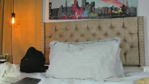 Snapshot of keryhillson chatting on 02/18/25, 01:11 Kery Hillson online show from 02/18/25, 01:11