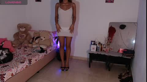 Mia  online show from 04/23/26, 08:33