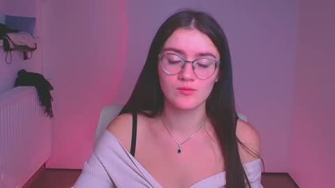 Snapshot of ketrin_pirsss chatting on 12/19/24, 01:28 Ketrin online show from 12/19/24, 01:28