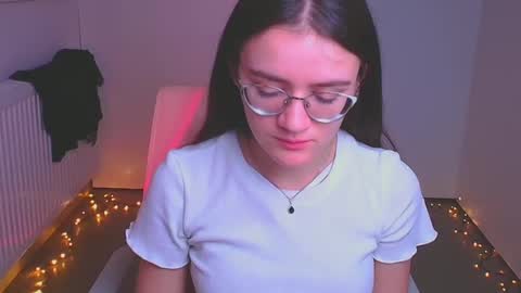 Snapshot of ketrin_pirsss chatting on 12/19/24, 10:32 Ketrin online show from 12/19/24, 10:32