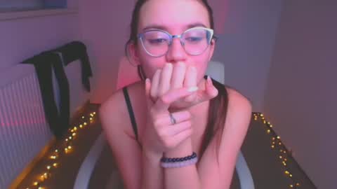 Snapshot of ketrin_pirsss chatting on 01/05/25, 01:35 Ketrin online show from 01/05/25, 01:35