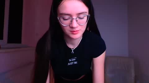 Snapshot of ketrin_pirsss chatting on 01/11/25, 01:27 Ketrin online show from 01/11/25, 01:27