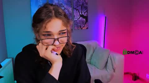 Snapshot of kevi_sunn chatting on 09/19/25, 07:36 kevi here online show from 09/19/25, 07:36