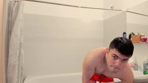 Snapshot of kevin_hornyyy chatting on 01/23/25, 03:32 kevin online show from 01/23/25, 03:32