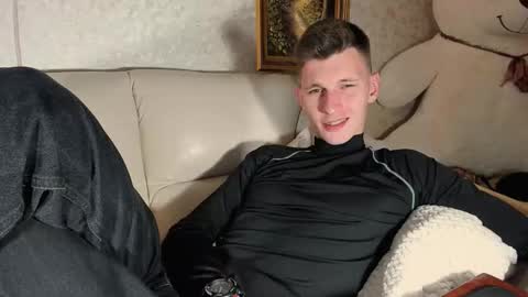 Snapshot of kevin_hornyyy chatting on 09/30/25, 01:05 kevin online show from 09/30/25, 01:05