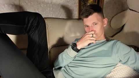 Snapshot of kevin_hornyyy chatting on 10/01/25, 07:03 kevin online show from 10/01/25, 07:03