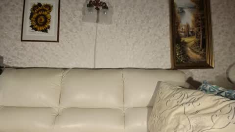 Snapshot of kevin_hornyyy chatting on 10/09/25, 06:44 kevin online show from 10/09/25, 06:44