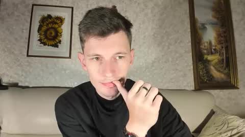 Snapshot of kevin_hornyyy chatting on 10/20/25, 06:58 kevin online show from 10/20/25, 06:58