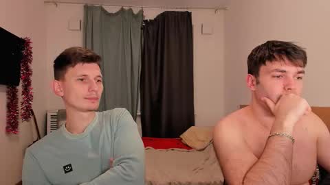 Snapshot of kevin_hornyyy chatting on 10/25/25, 06:35 kevin online show from 10/25/25, 06:35