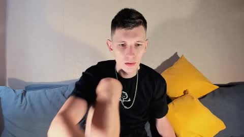 Snapshot of kevin_hornyyy chatting on 11/17/25, 10:10 kevin online show from 11/17/25, 10:10