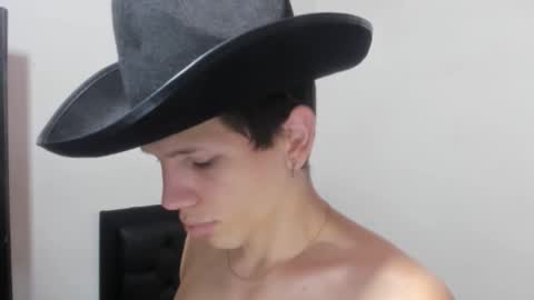 Snapshot of kevinkewma chatting on 11/17/25, 12:44 kevinkewma online show from 11/17/25, 12:44