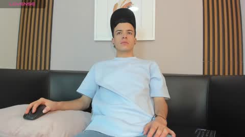Snapshot of kevinn_blue chatting on 09/14/25, 07:57 Sexy Hot Kevin online show from 09/14/25, 07:57