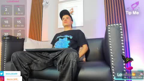 Snapshot of kevinn_blue chatting on 11/06/25, 11:48 Sexy Hot Kevin online show from 11/06/25, 11:48