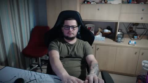 Kevinn online show from 12/16/25, 02:33