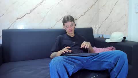 kevinperlas_ online show from 11/24/25, 08:41