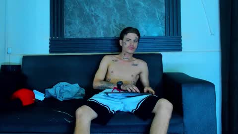 kevinperlas_ online show from 12/02/25, 12:27