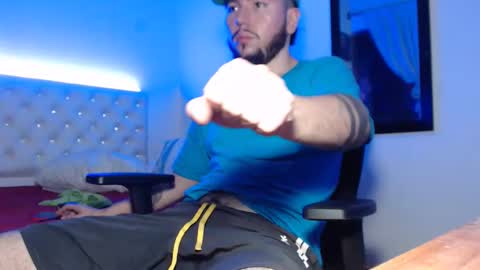 Snapshot of kevinsantiag0 chatting on 12/01/25, 01:43 kevinsantiag0 online show from 12/01/25, 01:43