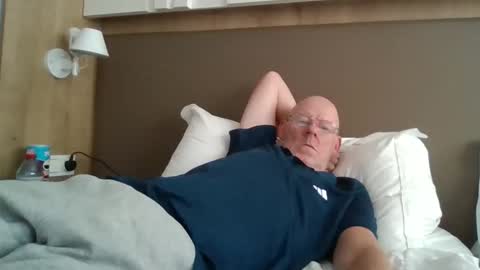 Snapshot of kevlooking4sez chatting on 10/12/25, 03:44 kevlooking4sez online show from 10/12/25, 03:44