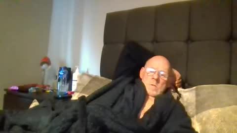 Snapshot of kevlooking4sez chatting on 10/24/25, 11:50 kevlooking4sez online show from 10/24/25, 11:50