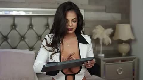 keylaconner online show from 02/01/25, 03:19