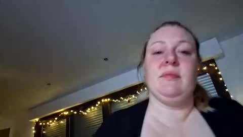 Snapshot of khaleesi0890 chatting on 11/18/25, 08:24 khaleesi0890 online show from 11/18/25, 08:24