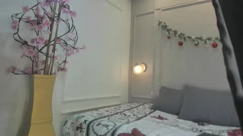 Snapshot of khaterine_hot_1 chatting on 12/18/25, 08:37 Kathe Hot online show from 12/18/25, 08:37