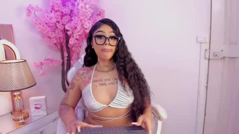 Khelany Isyy  online show from 03/11/25, 01:05