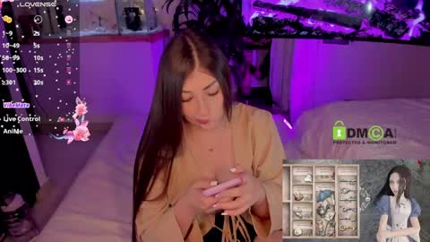 Snapshot of khionebesset chatting on 01/12/25, 10:12 Khi.  online show from 01/12/25, 10:12