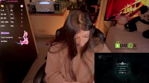 Snapshot of khionebesset chatting on 02/14/25, 05:46 Khi.  online show from 02/14/25, 05:46
