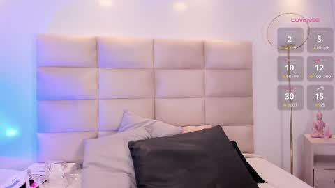 KHLOE online show from 12/17/24, 02:33