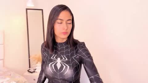 Khloe online show from 02/09/26, 01:37