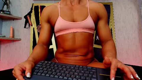 Snapshot of khloe_rossich chatting on 06/24/26, 06:18 online show from 06/24/26, 06:18