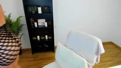 Khloe online show from 04/05/26, 12:57