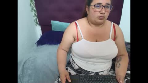 Snapshot of khloe_tommson_ chatting on 09/25/25, 12:31 khloe_tommson_ online show from 09/25/25, 12:31