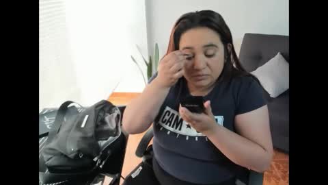 Snapshot of khloe_tommson_ chatting on 10/13/25, 01:11 khloe_tommson_ online show from 10/13/25, 01:11