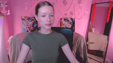 Snapshot of khloebeauty chatting on 06/09/26, 01:34 khloebeauty online show from 06/09/26, 01:34