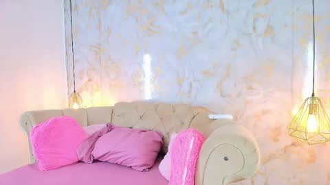 Khloe online show from 04/21/26, 04:52