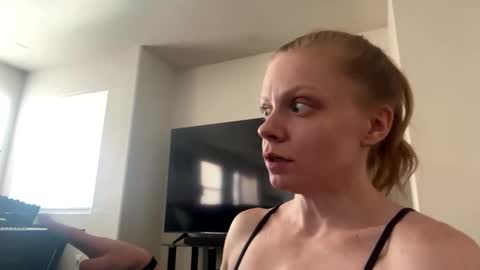 Snapshot of khloemariexox chatting on 10/17/25, 05:48 khloemariexoxo online show from 10/17/25, 05:48