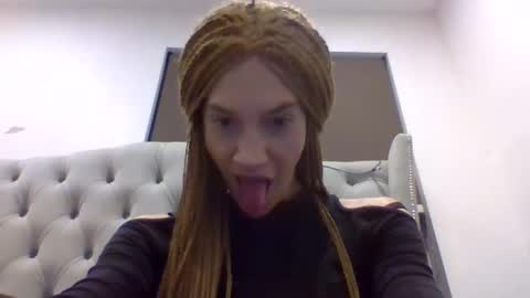 Snapshot of khloestahr101 chatting on 03/19/26, 12:31 khloestahr101 online show from 03/19/26, 12:31