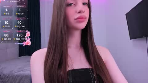 Snapshot of khloeyourangel chatting on 10/07/25, 09:34 Khloe online show from 10/07/25, 09:34