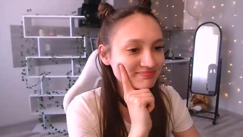 Kiana online show from 05/17/26, 09:38